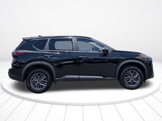 Used 2024 Nissan Rogue S FWD video 2