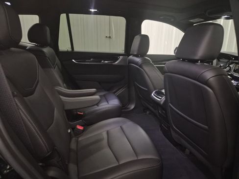 Certified 2025 Cadillac XT6 Premium Luxury image 21