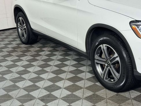 Used 2022 Mercedes-Benz GLC 300 4MATIC image 11