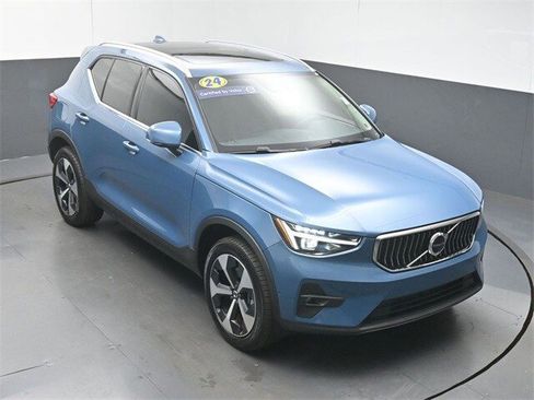 Certified 2024 Volvo XC40 B5 Plus w/ Protection Package Premier image 43