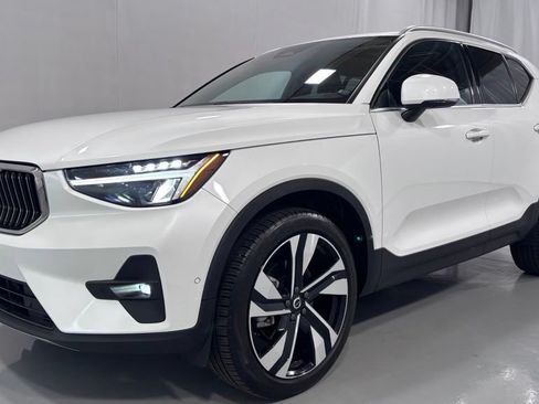 Used 2024 Volvo XC40 B5 Plus w/ Protection Package Premier AWD/4WD image 1