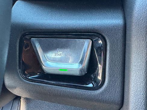 Used 2025 GMC Yukon XL Denali image 29