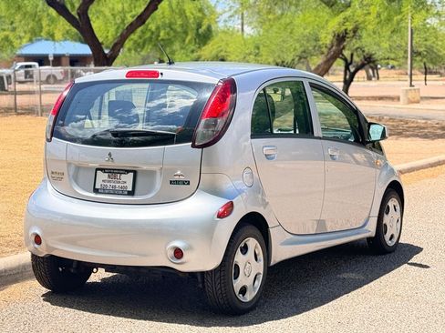 Used 2012 Mitsubishi i SE RWD image 5