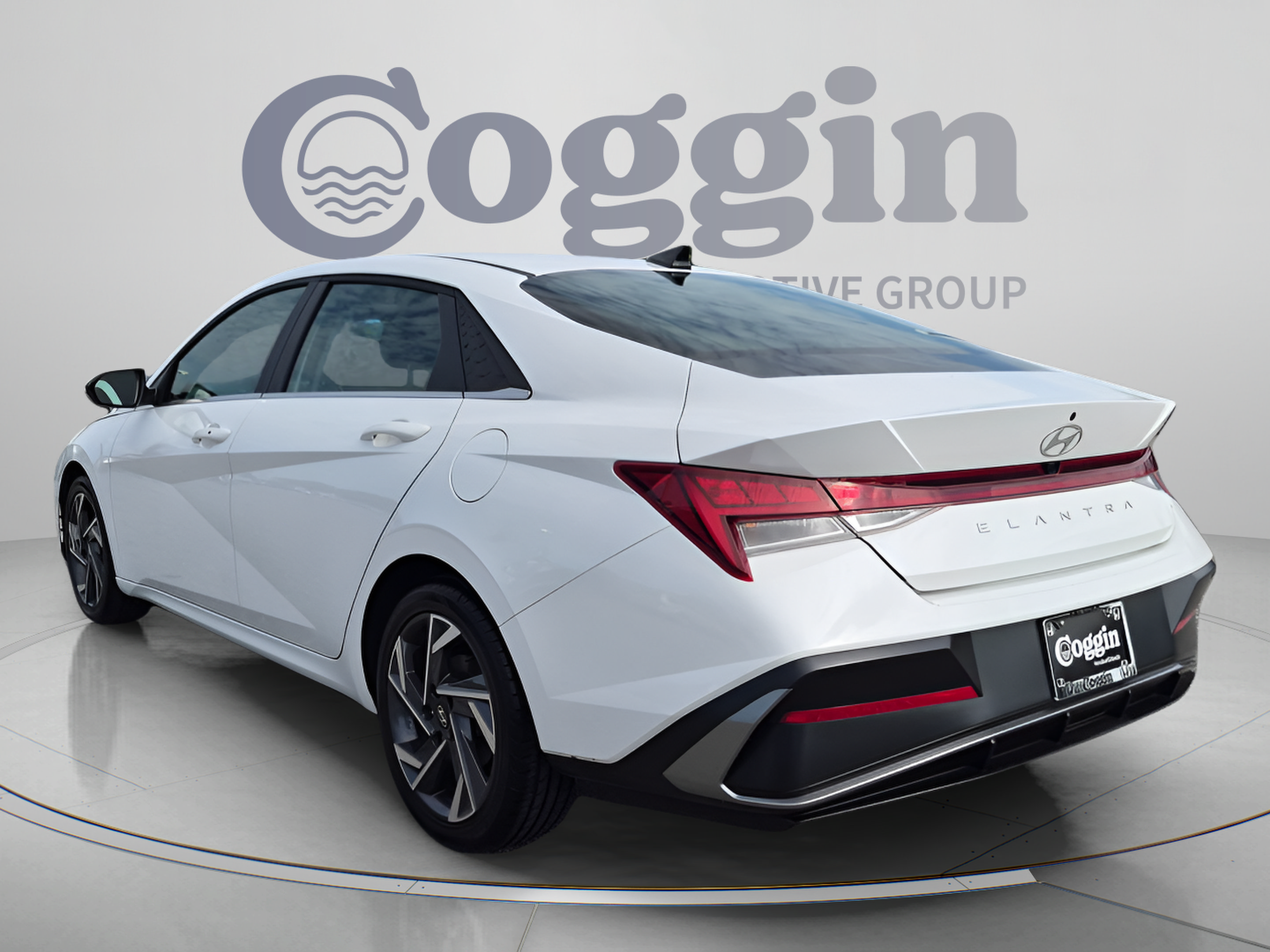 Used 2025 Hyundai Elantra SEL FWD image 4