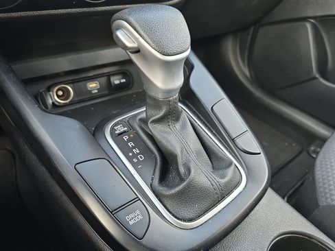 Used 2023 Kia Soul LX w/ LX Technology Package FWD image 25