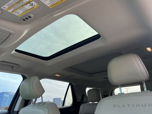 Used 2016 Ford Explorer Platinum image 34