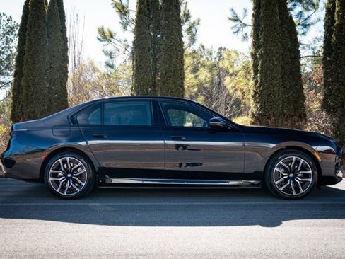 Used 2023 BMW i7 xDrive60 w/ Executive Package 2 image 11