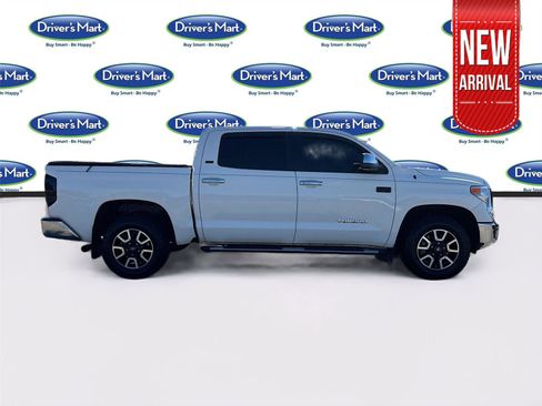 Used 2017 Toyota Tundra SR5 w/ SR5 Upgrade Package image 9