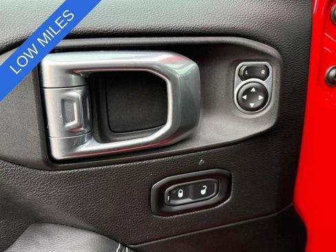 Used 2020 Jeep Wrangler Unlimited Sahara image 15