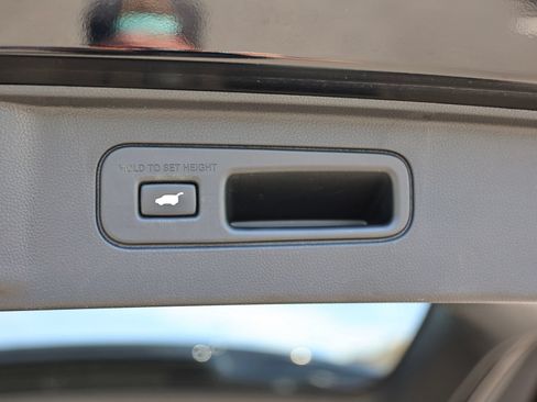 Used 2025 Honda Pilot Touring image 16