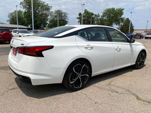 Used 2024 Nissan Altima 2.5 SR FWD image 5