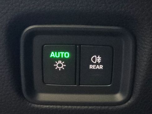 Certified 2025 Porsche Cayenne Coupe image 41