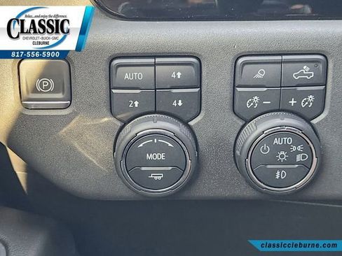 Used 2022 Chevrolet Silverado 1500 LT Trail Boss w/ Convenience Package II AWD/4WD image 22