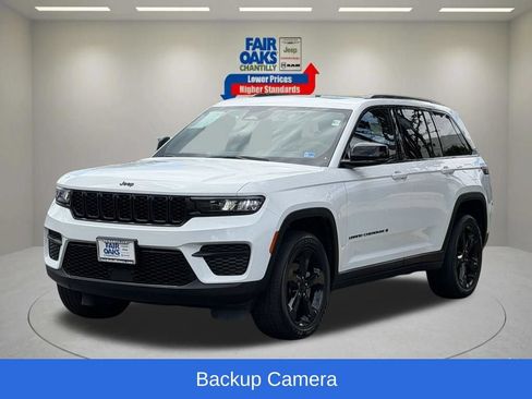 Used 2023 Jeep Grand Cherokee Altitude AWD/4WD image 3