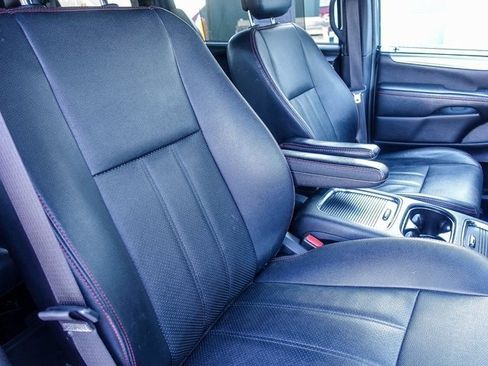 Used 2019 Dodge Grand Caravan GT image 4