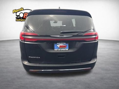 Used 2024 Chrysler Pacifica Touring-L FWD image 5