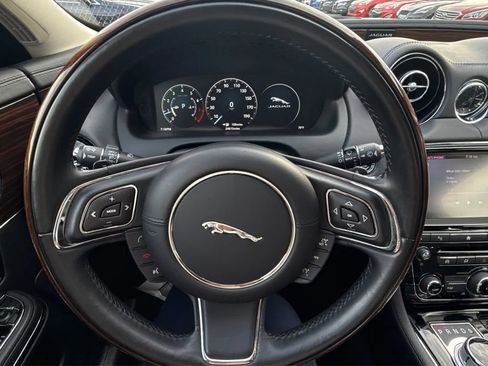 Used 2016 Jaguar XJ R-Sport RWD image 29