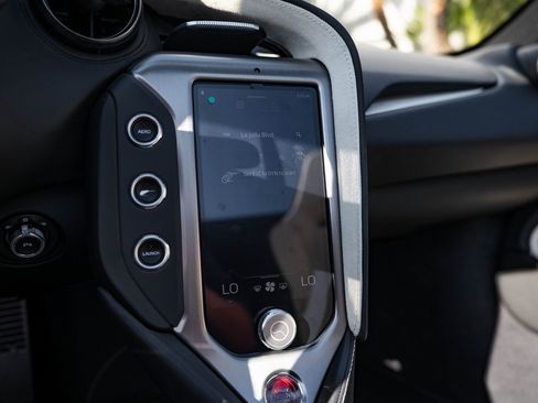 Used 2024 McLaren 750S image 18