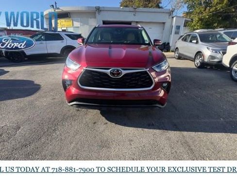 Used 2022 Toyota Highlander XLE image 7