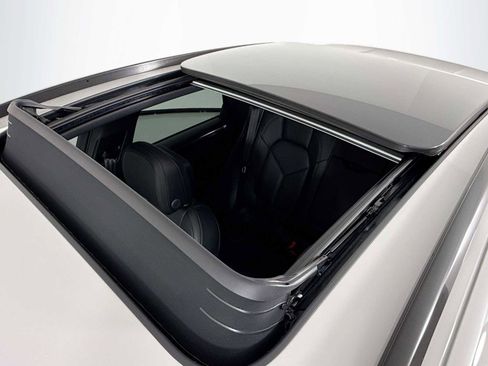 New 2026 Porsche Macan image 23