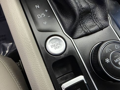 Used 2018 Volkswagen Atlas SE AWD/4WD image 22