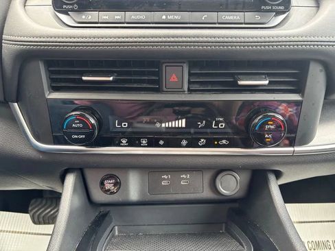 Used 2024 Nissan Rogue SV AWD/4WD image 15