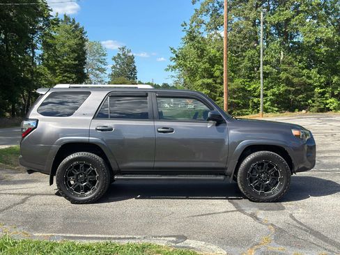 Used 2016 Toyota 4Runner 4WD image 5