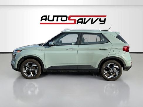 Used 2025 Hyundai Venue Limited FWD image 4