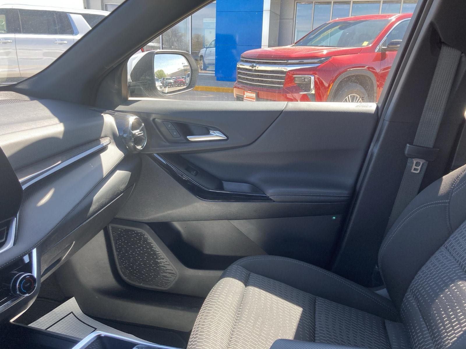 Used 2025 Chevrolet Equinox LT AWD/4WD image 14