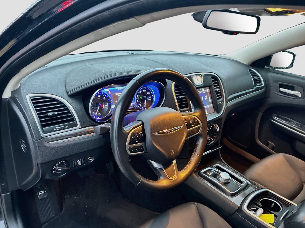 Used 2021 Chrysler 300 Touring w/ Sport Appearance Package RWD image 9