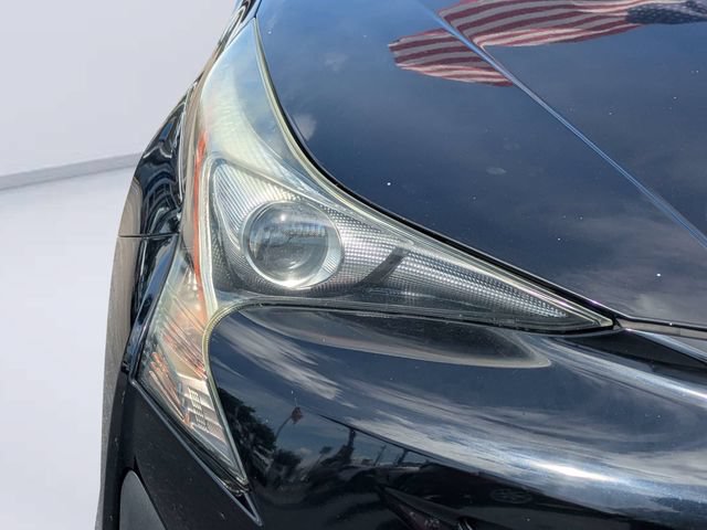 Used 2018 Toyota Prius Three w/ Advanced Technology Package FWD image 9