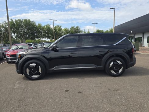 Certified 2024 Kia EV9 Light Long Range RWD image 4