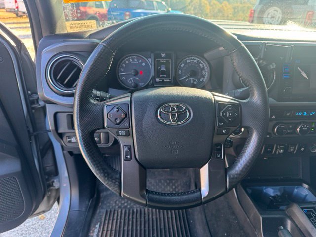 Used 2018 Toyota Tacoma TRD Sport AWD/4WD image 15
