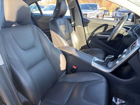 Used 2017 Volvo S60 T5 Inscription image 31