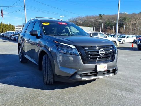 Certified 2024 Nissan Pathfinder SL w/ Black Appearance Package image 3