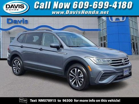 Used 2022 Volkswagen Tiguan S image 1