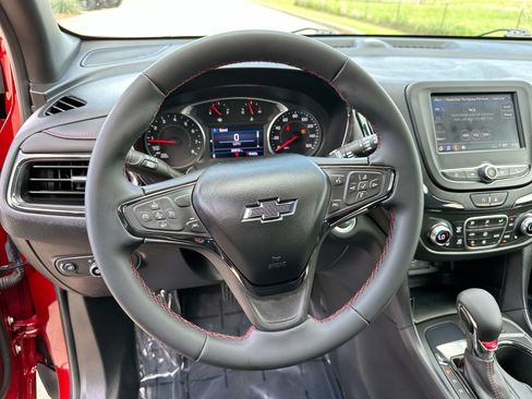 Used 2023 Chevrolet Equinox RS FWD image 14