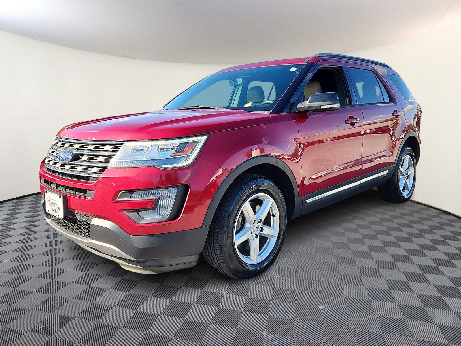 Used 2017 Ford Explorer XLT w/ Equipment Group 202A AWD/4WD image 3