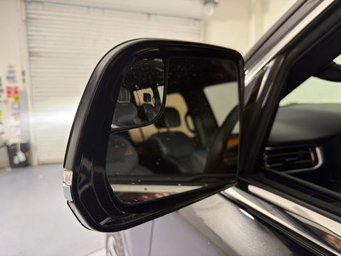 Used 2022 Jeep Grand Wagoneer Series III AWD/4WD image 19