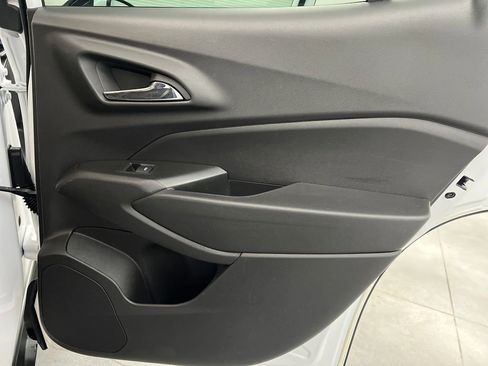 Used 2025 Chevrolet Trax LT w/ LT Convenience Package FWD image 19