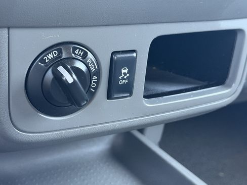 Used 2019 Nissan Frontier SV AWD/4WD image 13