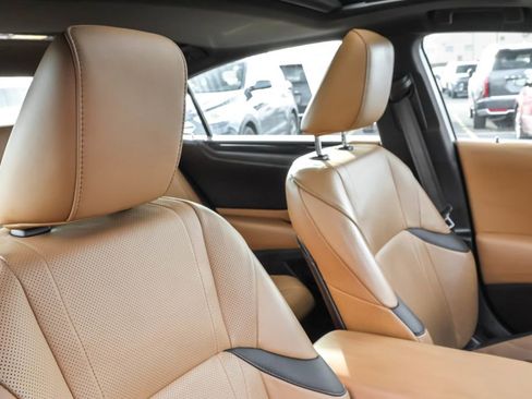 Used 2020 Lexus ES 300h w/ Luxury Package image 37