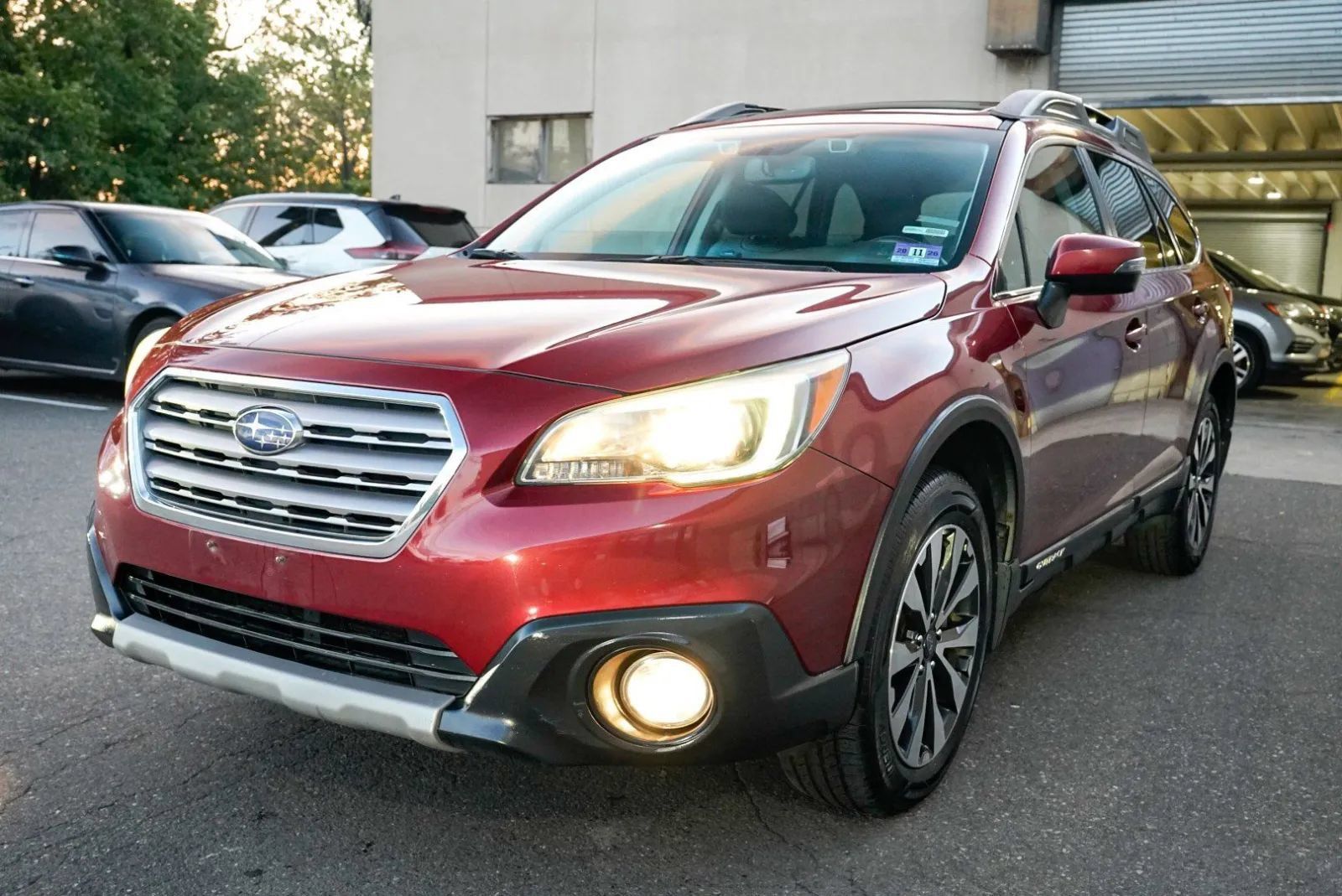 Used 2016 Subaru Outback 2.5i Limited AWD/4WD image 2