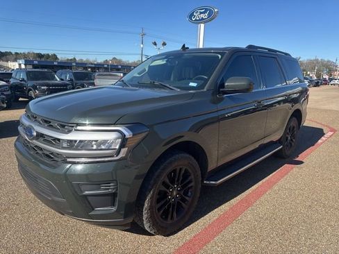 Certified 2022 Ford Expedition XLT image 4