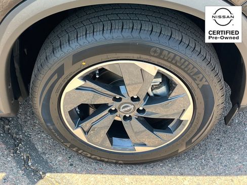 Certified 2025 Nissan Rogue SV FWD image 8