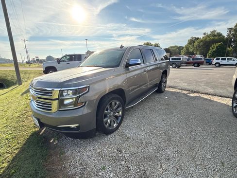 Used 2019 Chevrolet Suburban Premier image 2