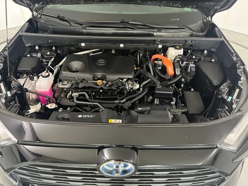 Used 2024 Toyota RAV4 LE AWD/4WD image 9