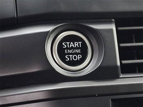 Used 2024 Nissan Pathfinder S image 23