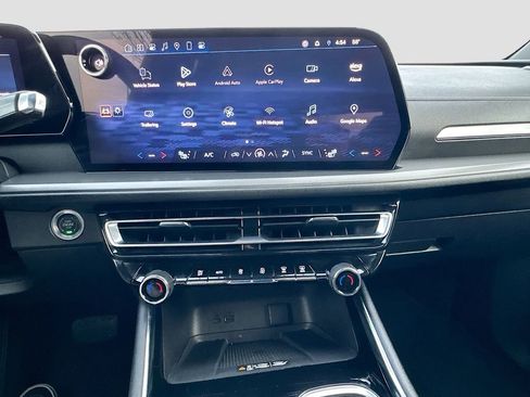 Used 2025 Chevrolet Traverse LT image 26