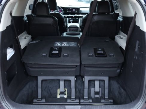 Used 2024 Kia Carnival LX image 17